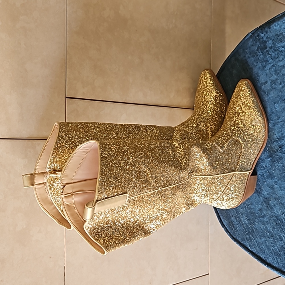 Razzle Dazzle Gold Sparkling Cowgirl Boots.  👢👢 - Picture 2 of 6